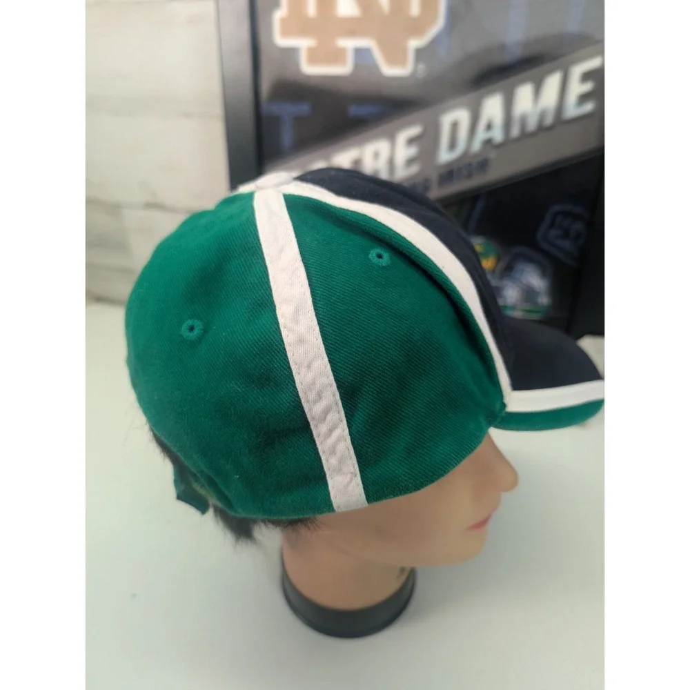Notre Dame Fighting Irish NCAA Wall Decor Plaque Sign w/ Notre Dame Hat‎ Bundle